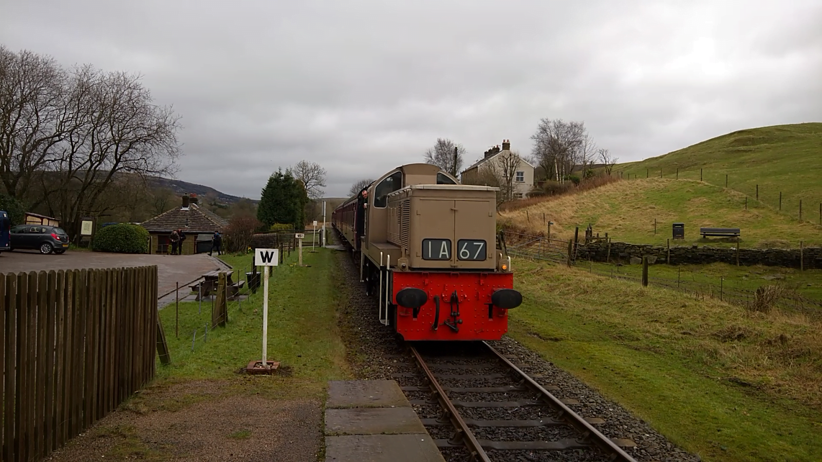 D9537 'Eric' arrives at Irwell Vale
