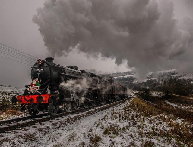 44871 on the Keighley and Worth Valley Railway in the snow at christmas