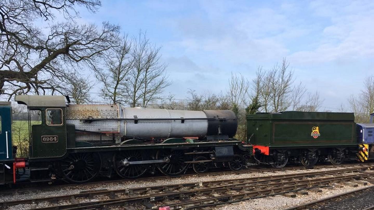6984 "Owsden Hall" and Tender Shunted Outside // Credit Monty Luffman