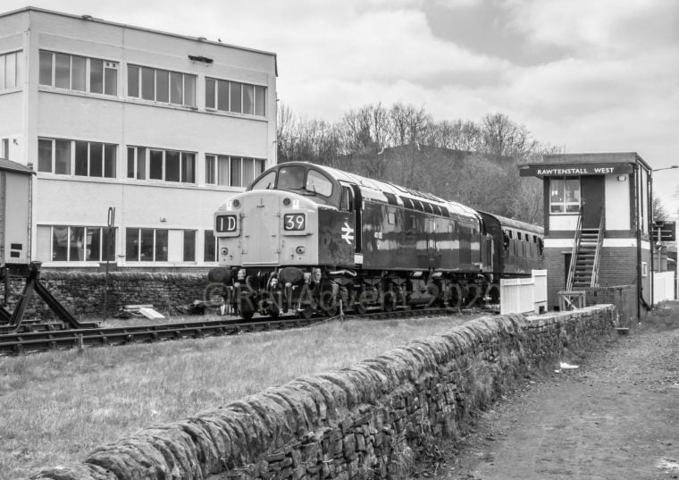 Class 40 No. 40135 arrives at Rawtenstall - East Lancashire Railway