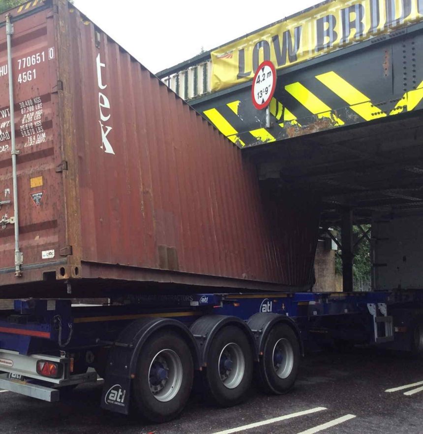 [NWR] Network Rail lorry stuck under bridge Black Friday