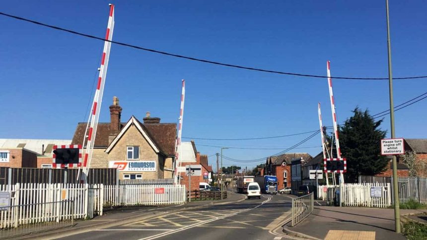 london road crossing BICESTER LEVEL CROSSING