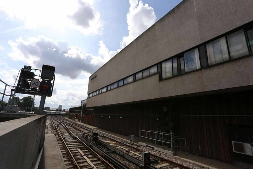 Farewell to the old and in with the new as London Bridge signalling centre closes