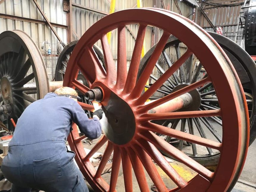 Painting Coupled Wheels on 7027 // Credit 7027 Thornbury Castle FB page