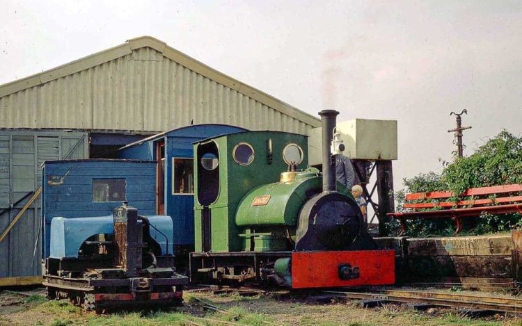 LCLR’s 1903-vintage steam loco, “Jurassic” (an 0-6-0ST built by Peckett and Sons Ltd of Bristol, works number 1008, for Kaye & Co’s cement works, later Rugby Portland Cement Co., at Southam in Warwickshire), stands at the second North Sea Lane HQ alongside 1920-vintage Simplex bow-frame 4wDM ‘Nocton’ (Motor Rail Ltd builder’s number 1935), ready for the day’s duties in August 1971
