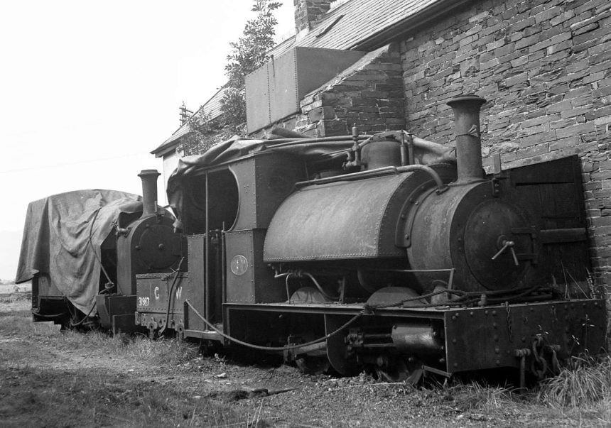 Corris locos 3 & 4 behind the Corris station at Machynlleth