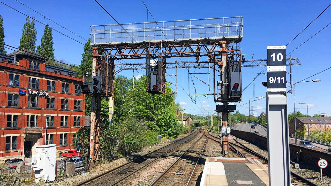 Example of signals being replaced in Macclesfield