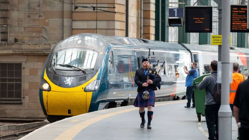 Royal Scot arrives at Glasgow