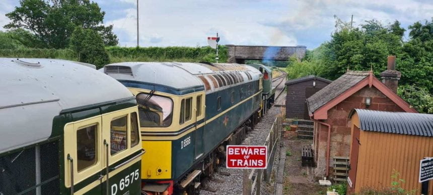 D9526 hauls D6566 (33 048) and D6575 (33 057) on a test run from Williton to Bishops Lydeard and back