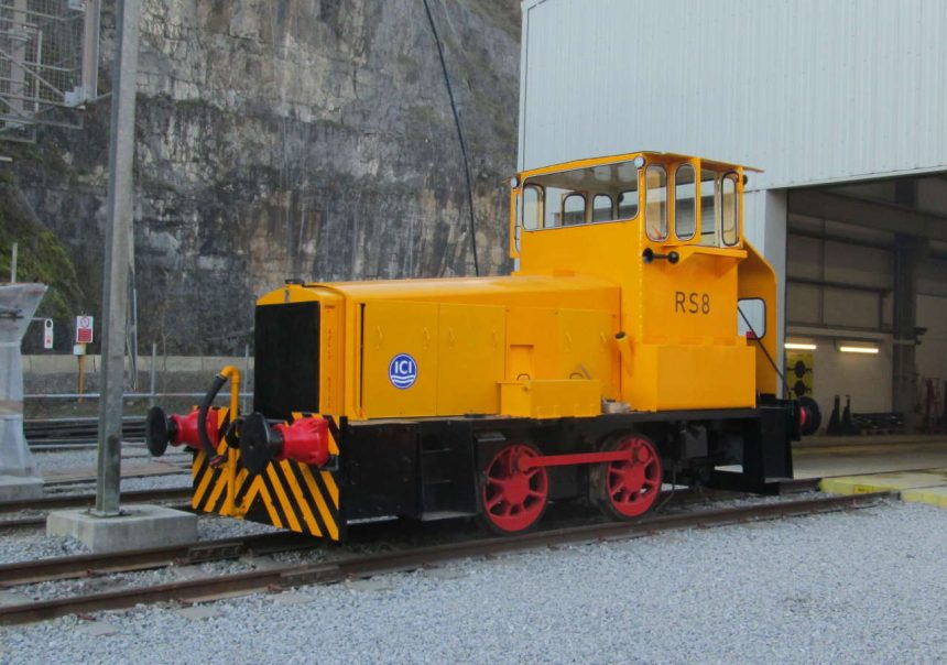 RS8 locomotive