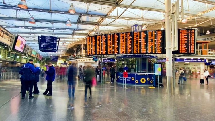 Manchester Piccadilly departure boards November 2021