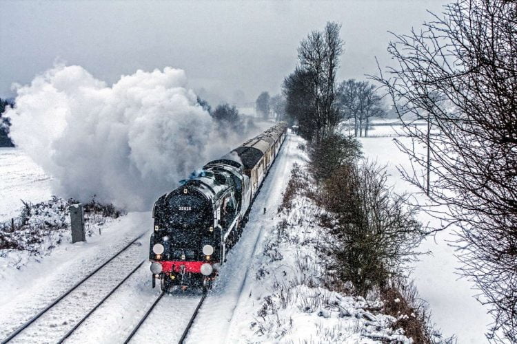 35028 Clan Line in the snow