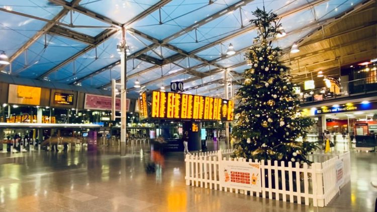 Manchester Piccadilly concourse shot with Christmas tree 2021