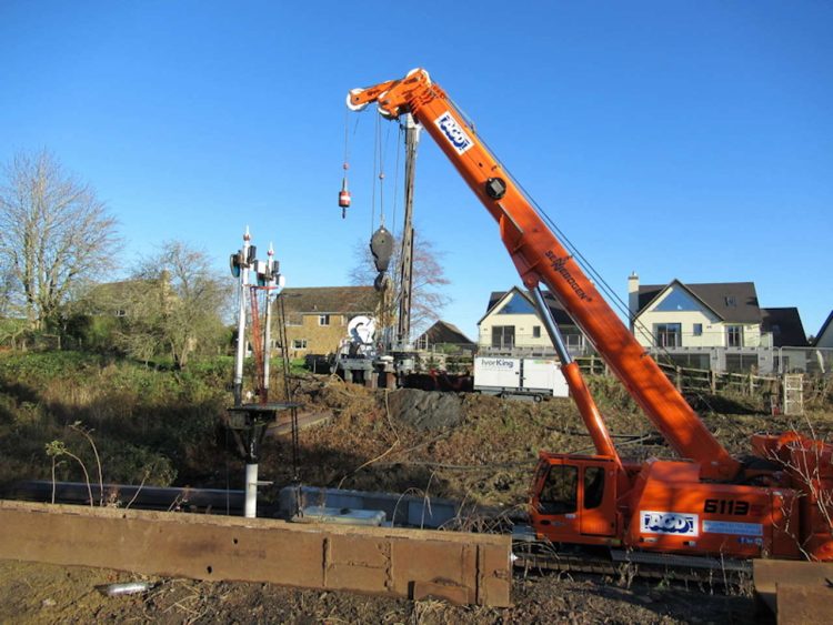 Heavy plant crossing: 120t crane in Winchcombe cutting