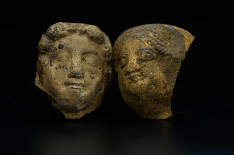 Roman ceramic figurines .