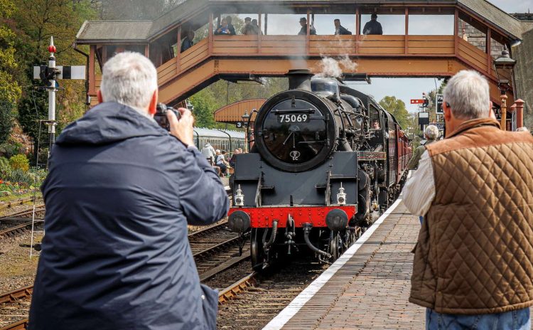 Photo opportunities with 75069 at Bewdley,