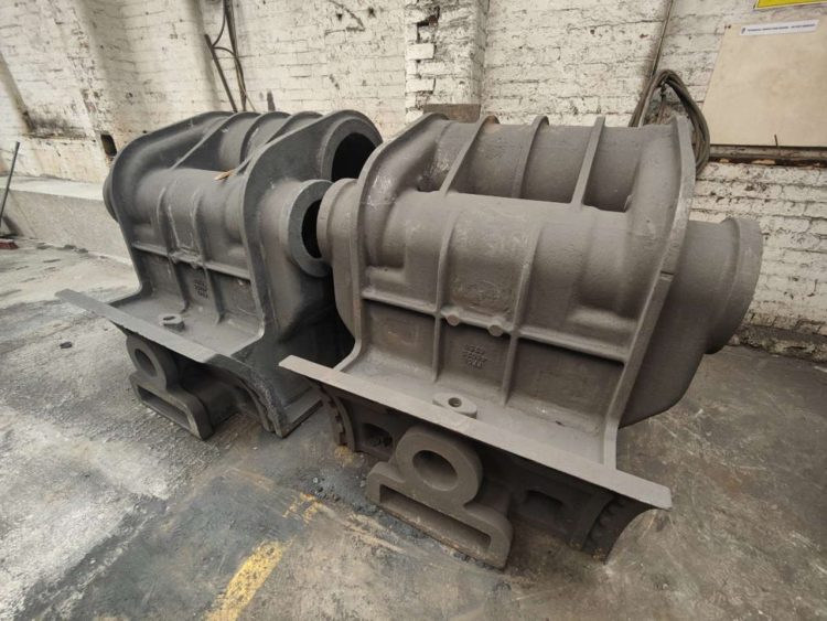 No. 3840’s new cylinders at Hargreaves Foundry after cleaning up