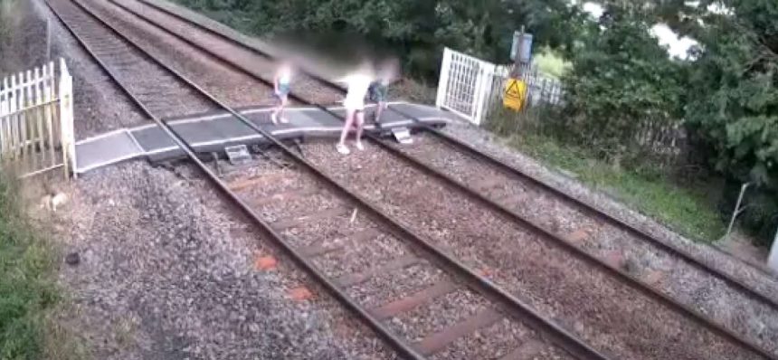 Kids on the tracks unsafe
