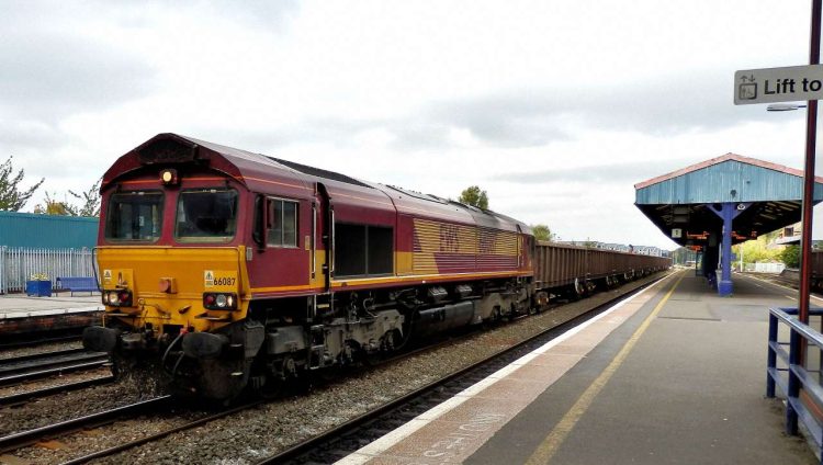 66087 on an Oxford-Whatley Quarry freight ain Oxford Station