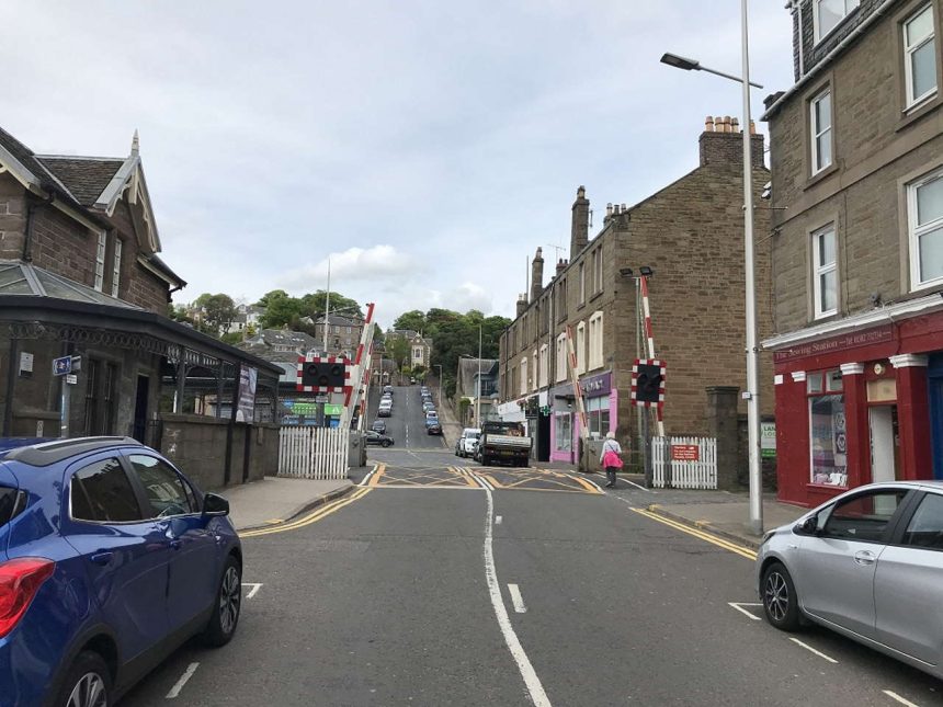 Public warned over Broughty Ferry level crossing misuse