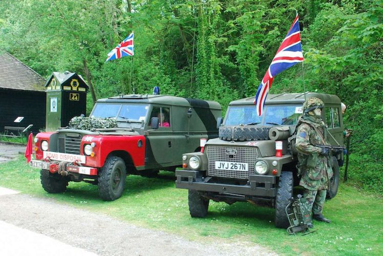 B436UFK-1984-Land-Rover-Series-3-Bomb-Disposal-JYJ267N-1974-Land-Rover-Lightweight-Hardtop-used-in-Falklands-Conflict