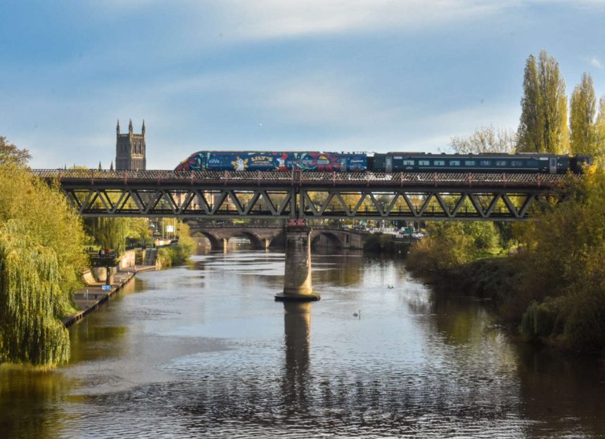 The Santa Paws Express travels across the River Severn in Worcester as pet food brand, Lily’s Kitchen, announces a new partnership with GWR trains. The eye-catching train design marks the launch of a number of pet-friendly services including travel tips and advice from CBBC’s veterinary surgeon Rory the Vet, a map pinpointing pre-departure comfort breaks and free treats for four-legged travellers to make it even easier for owners to travel with their pets over the holidays. Photo credit: Charles Moir