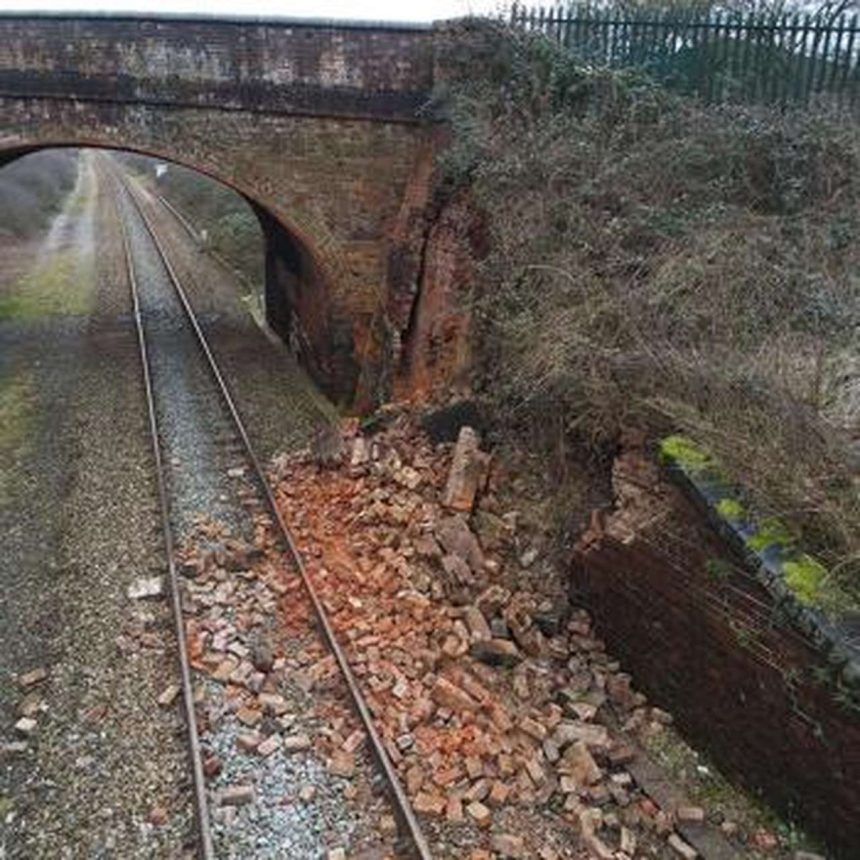 Brick rubble at the site of the incident at Yarnton // Credit: RAIB