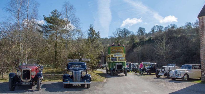Vintage Car Show Returns to Amberley (002)