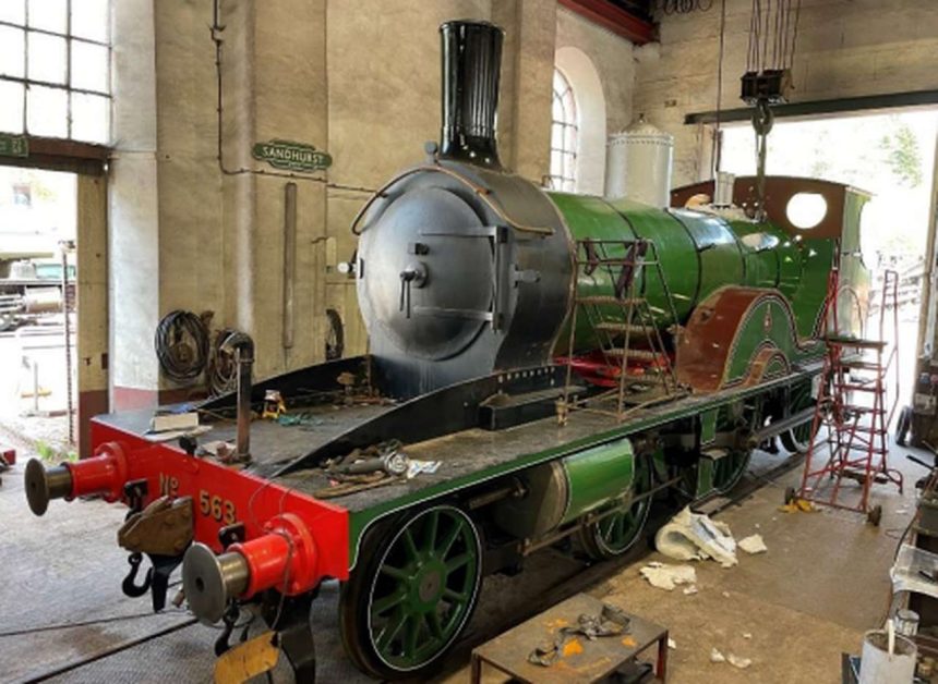 563 with its chimney fitted