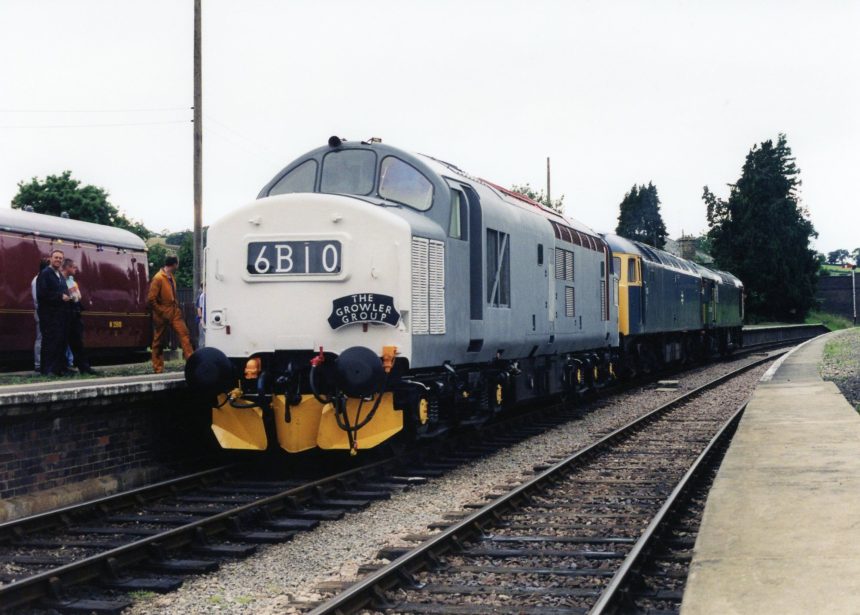 English Electric Type 3 / British Rail Class 37 diesel-electric locomotive No. 37215 (D6915) at Winchcombe Station 1998