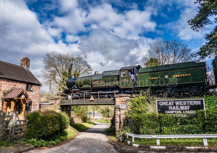 4079 Pendennis Castle leaves Hampton Loade, Severn Valley Railway