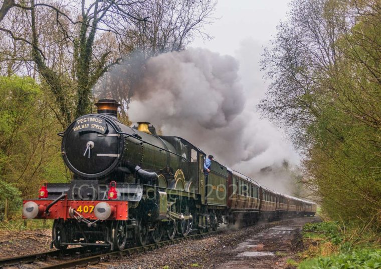 4079 Pendennis Castle heads for Highley, Severn Valley Railway