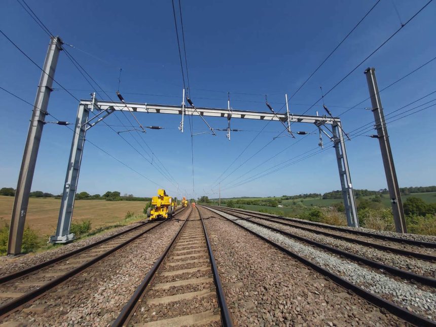 Previous overhead line equipment in place