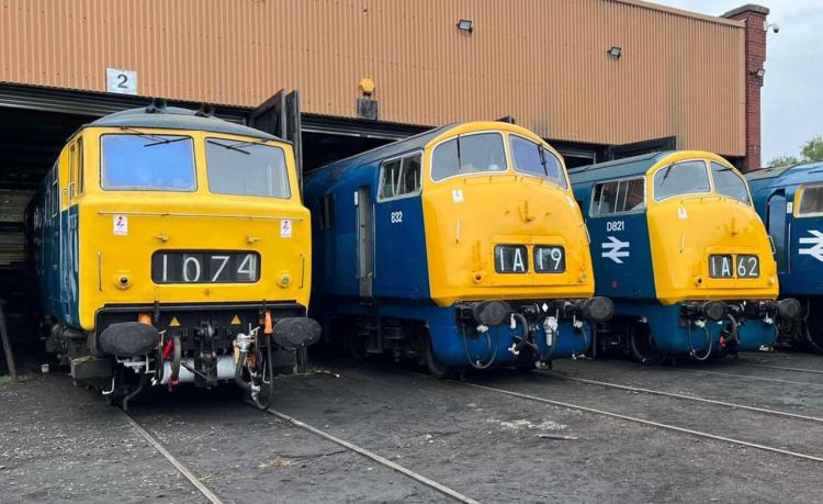Visiting locos Hymek D7076 and Warship No 832 'Onslaught' with Warship D821 'Greyhound'.