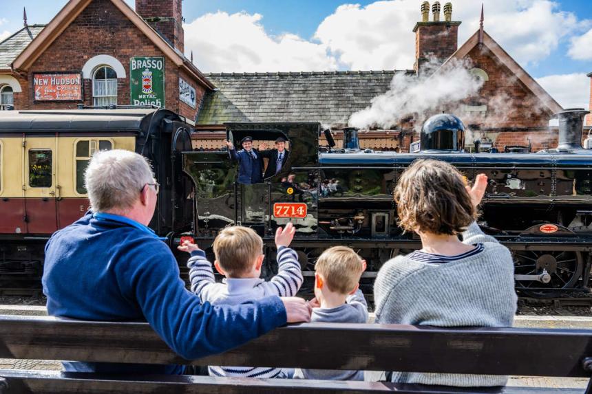 The Severn valley Railway Easter weekend has drawn in the families to enjoy a steam train ride and find the easter bunny!