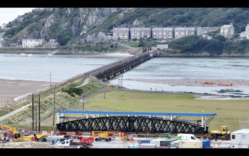 New span with viaduct backdrop_Barmouth