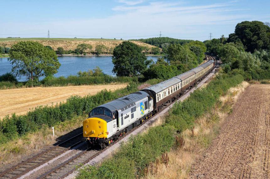 Heavy Tractor Group's class 37 37714 "Cardiff Canton" rounds the curve at Rabbit Bridge near Swithland with the 1615 from Leicester North on the Great Central Railway