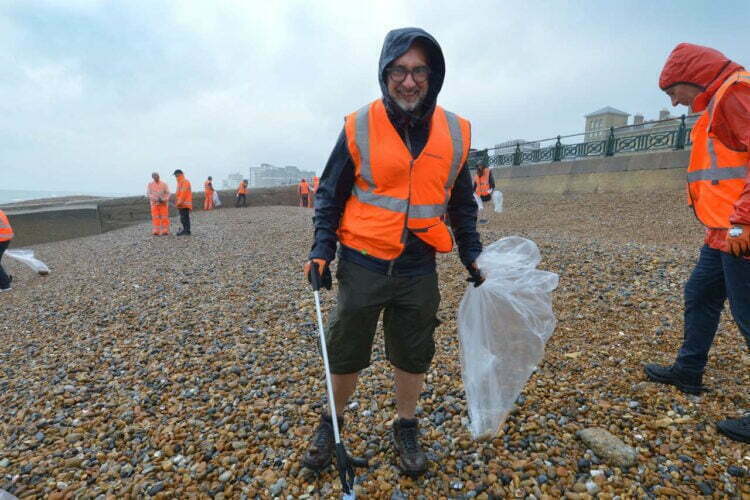 Chief Customer Officer at GTR Mark Pavlides joined the 40-or-so volunteers cleaning Brighton & Hove beach on 18 September