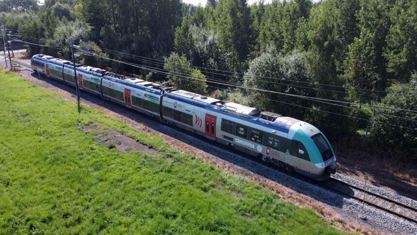 SNCF Voyageurs and Alstom present the first of five battery-powered trains