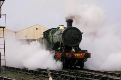 2807-greets-its-return-to-steam-in-pouring-rain-picture-credit-Roger-Molesworth