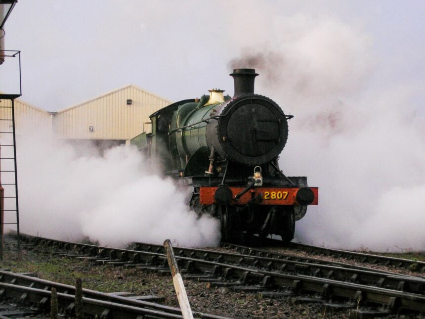 2807-greets-its-return-to-steam-in-pouring-rain-picture-credit-Roger-Molesworth