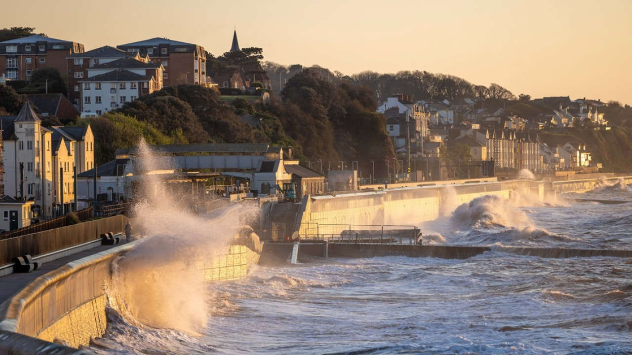 Storm Ciarán hitting the new Dawlish sea wall // Credit: Coast Cams