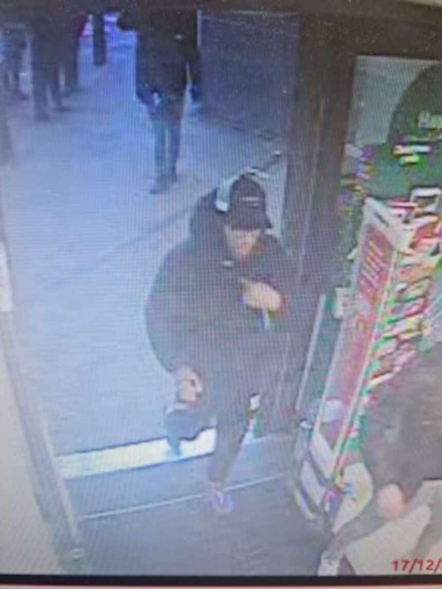 CCTV Image Appeal after Stabbing on Underground train from Vauxhall to Pimlico