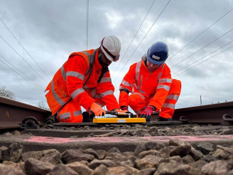 Engineers working on the East Coast Digital Programme. // Credit: Network Rail