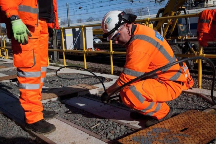 Installing cables for the East Coast Digital Programme. // Credit: Network Rail