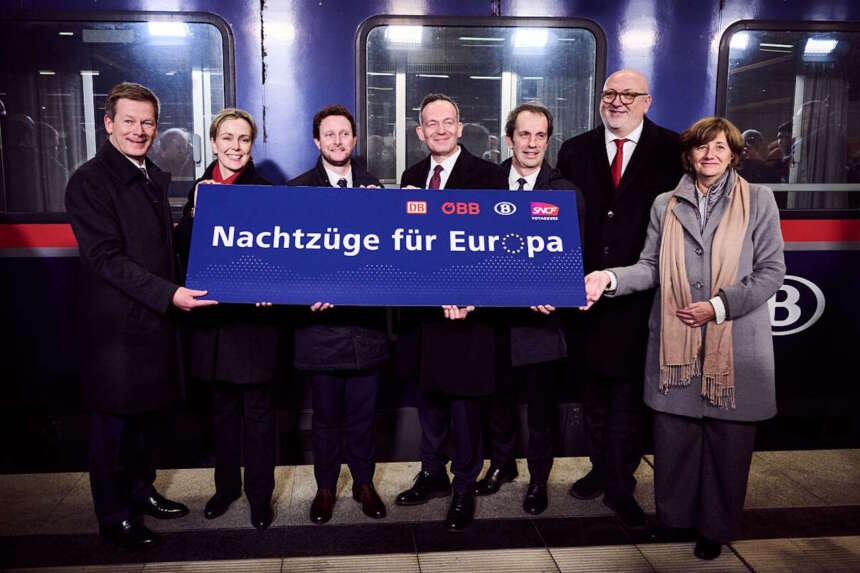 From left to right: Richard Lutz (DB), Manja Schreiner (Berlin Senator for Mobility, Climate Protection, Transport and the Environment), Clément Beaune (Minister for Transport France), Volker Wissing (Federal Minister for Transport Germany), Christophe Fanichet (SNCF Voyageurs), Andreas Matthä (ÖBB), Sophie Dutordoir (SNCB)