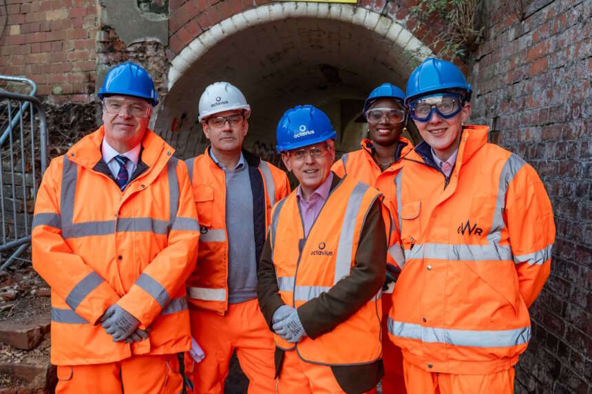 Richard Graham MP visits construction work under way at Gloucester Railway Station