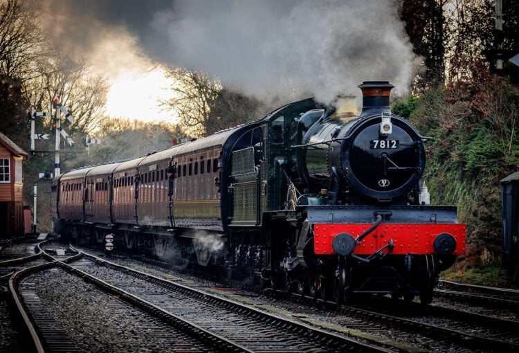7812 Erlestoke Manor approaches Bewdley Station during the 2024 Winter Gala. // Credit: Severn Valley Railway 