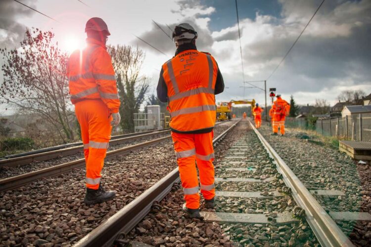 Engineers work on ECDP between Welwyn and Hitchin, Network Rail 