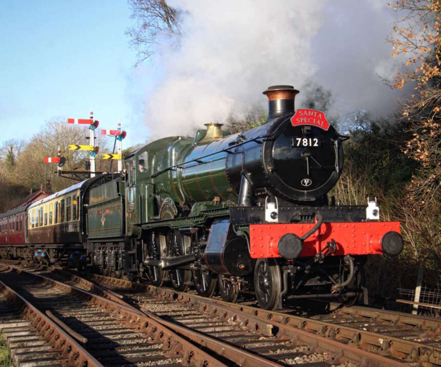 Erlestoke Manor seen leaving Bewdley with a Santa Special service bound for Kidderminster on 16th December